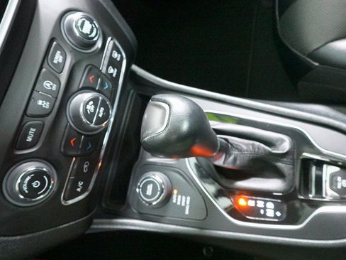 Used 2022 Jeep Cherokee Limited image 21