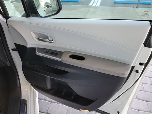 Used 2025 Toyota Sienna XLE image 28