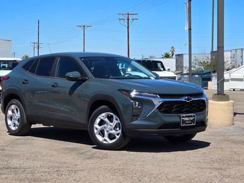 New 2026 Chevrolet Trax LS w/ LS Convenience Package image 2