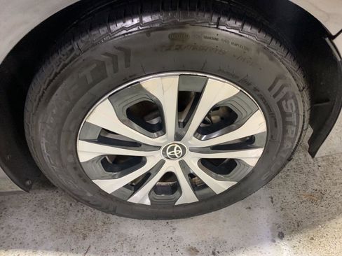 Used 2020 Toyota Prius Prime LE image 28