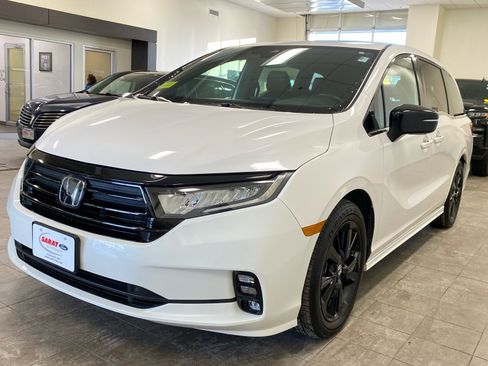 Used 2024 Honda Odyssey Sport image 4