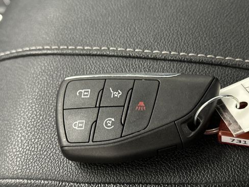 Used 2025 Chevrolet Traverse LT FWD image 41