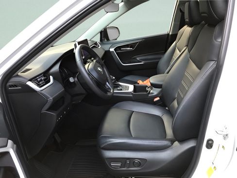 Certified 2023 Toyota RAV4 XLE Premium AWD/4WD image 18