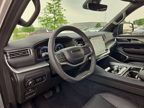 Used 2024 Jeep Wagoneer Series II w/ Convenience Group I AWD/4WD image 2
