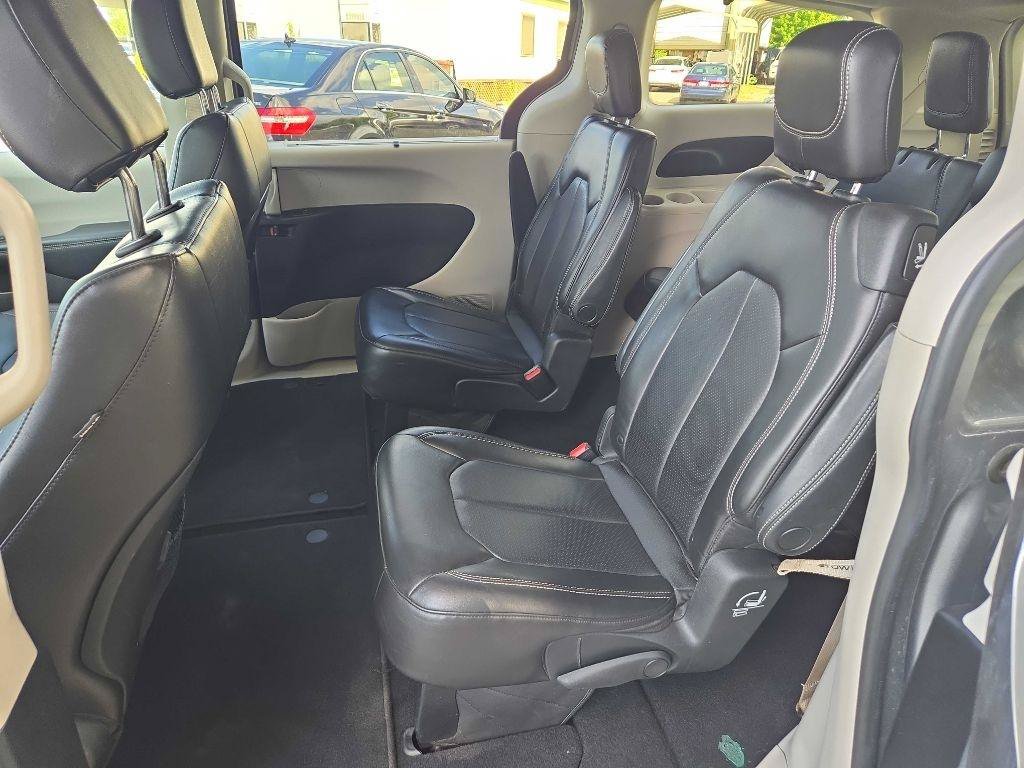 Used 2020 Chrysler Voyager Lxi FWD image 24