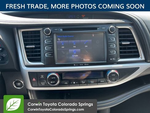 Used 2019 Toyota Highlander SE AWD/4WD image 16