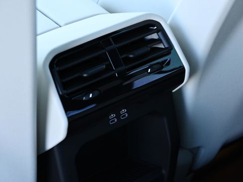 New 2026 BMW 530i xDrive w/ M Sport Package image 25