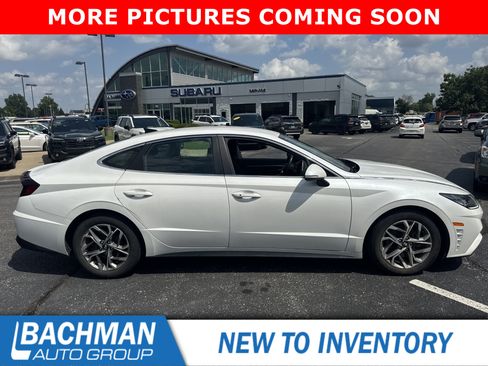 Used 2021 Hyundai Sonata SEL w/ Preferred Accessory Package FWD image 2
