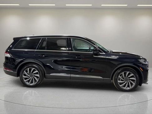 Certified 2025 Lincoln Aviator AWD image 2