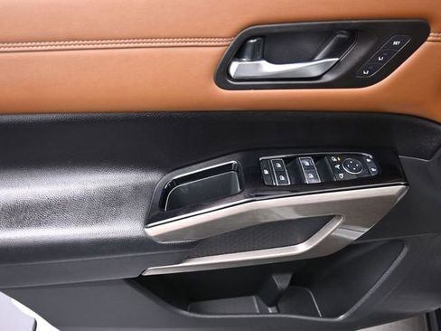 Used 2023 Nissan Pathfinder Platinum image 13