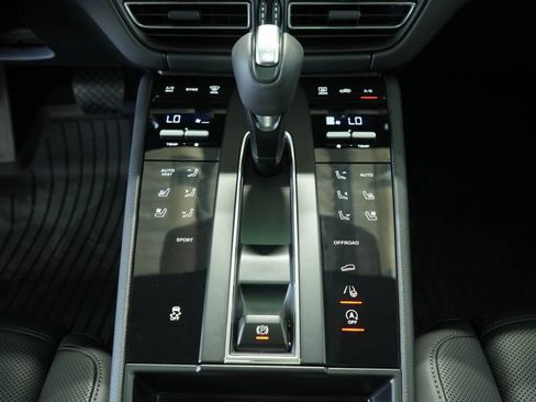 New 2024 Porsche Macan image 23