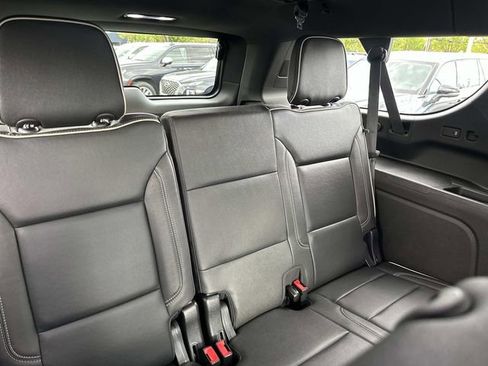 Used 2023 Chevrolet Suburban Premier image 15