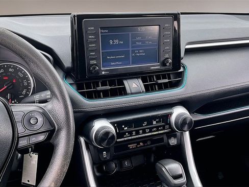 Used 2021 Toyota RAV4 LE image 6