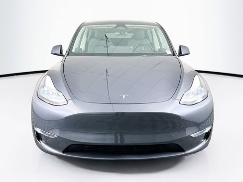 Used 2023 Tesla Model Y Long Range image 2