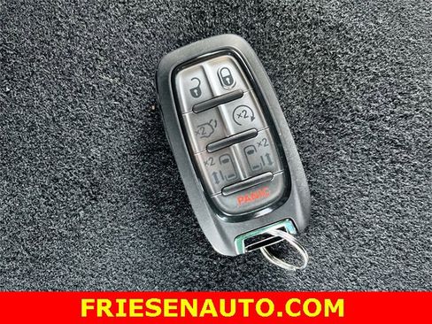 New 2025 Chrysler Pacifica Select w/ Uconnect Theater Family Group image 31