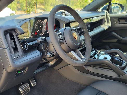 New 2026 Porsche Cayenne GTS AWD/4WD image 4