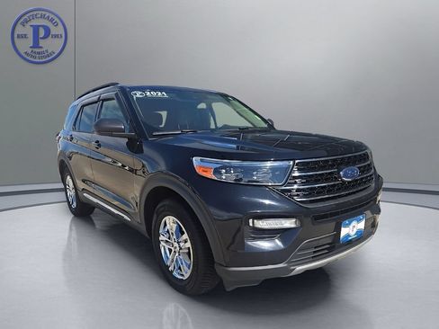Used 2021 Ford Explorer XLT AWD/4WD image 1