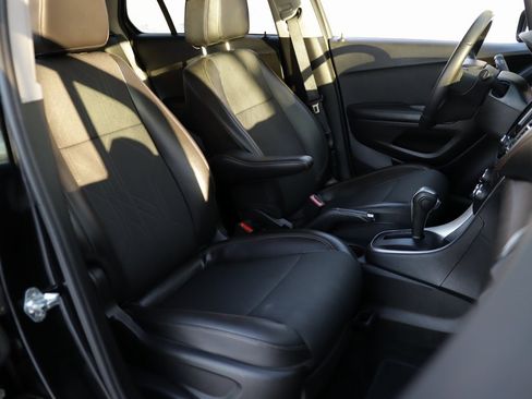 Used 2022 Chevrolet Trax LT w/ Midnight Edition image 26