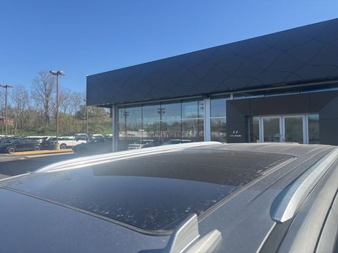 Used 2023 Chevrolet Tahoe High Country image 2