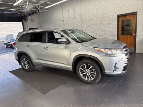 Used 2018 Toyota Highlander XLE image 1