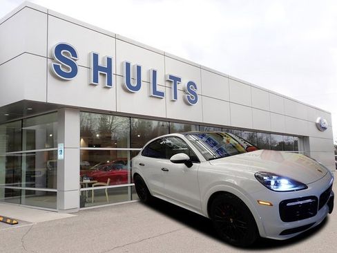 Used 2023 Porsche Cayenne GTS image 3