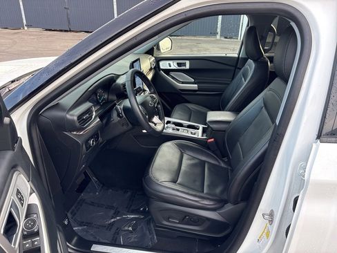Used 2023 Ford Explorer Limited w/ Limited Technology Package image 9