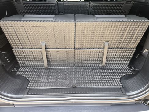 Used 2023 Land Rover Defender 110 S AWD/4WD image 30