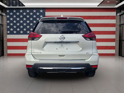 Used 2018 Nissan Rogue SV image 5