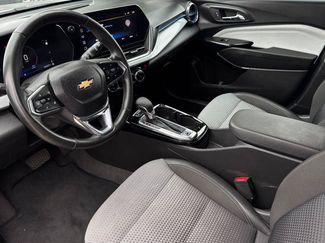 Used 2025 Chevrolet Trax LT w/ Driver Confidence Package FWD video 2