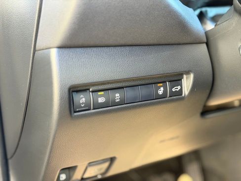 Used 2021 Toyota Venza XLE w/ Softex Package image 25