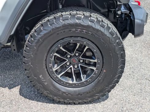 Used 2024 Jeep Wrangler Unlimited Rubicon w/ XTREMEE 35" Tire Package AWD/4WD image 11