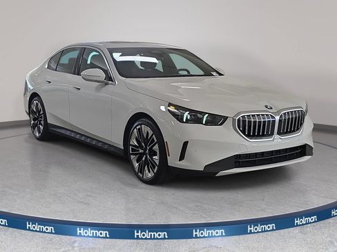 Used 2026 BMW 530i RWD image 4