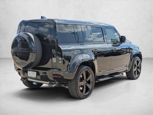 New 2026 Land Rover Defender 110 V8 image 2