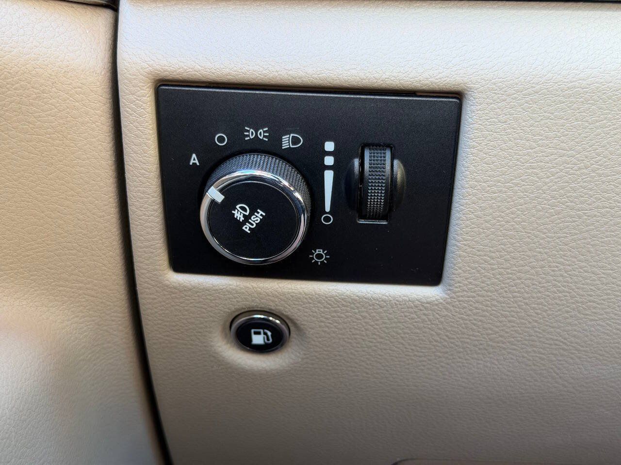 Used 2014 Jeep Grand Cherokee Limited AWD/4WD image 17
