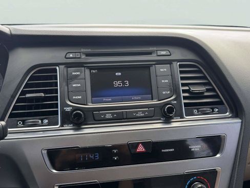 Used 2015 Hyundai Sonata SE w/ Option Group 09 FWD image 32