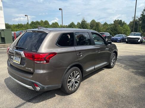 Used 2017 Mitsubishi Outlander SEL AWD/4WD image 7