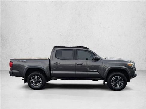 Used 2016 Toyota Tacoma TRD Sport w/ Premium & Technology Package AWD/4WD image 4