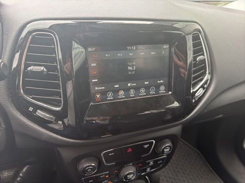 Used 2019 Jeep Compass Latitude FWD image 22