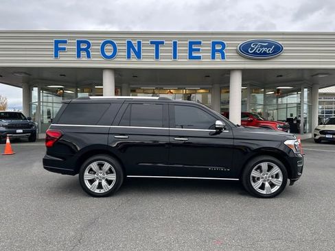 Used 2024 Ford Expedition Platinum image 2