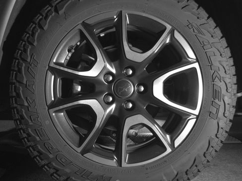 Used 2025 Jeep Compass Trailhawk AWD/4WD image 14