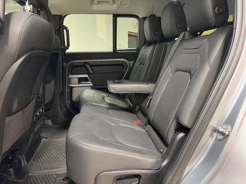 Used 2023 Land Rover Defender 130 SE image 27