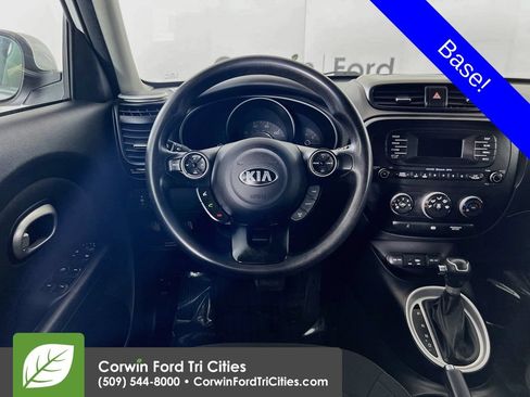 Used 2015 Kia Soul FWD image 23