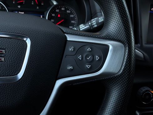 Used 2024 GMC Terrain SLE FWD image 33