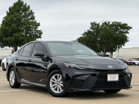 Used 2025 Toyota Camry LE FWD image 2