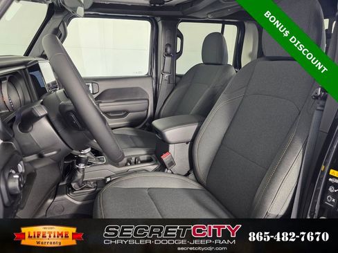 New 2025 Jeep Gladiator Sport image 10