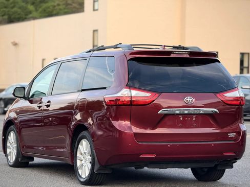 Used 2017 Toyota Sienna Limited Premium w/ Outdoor Package AWD/4WD image 4