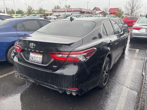 Used 2021 Toyota Camry SE w/ Convenience Package image 2