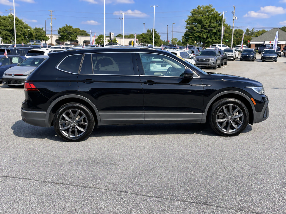 Certified 2023 Volkswagen Tiguan SE FWD image 9