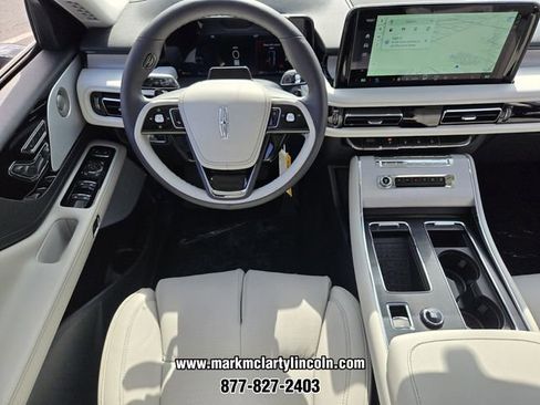 New 2026 Lincoln Aviator Reserve image 9