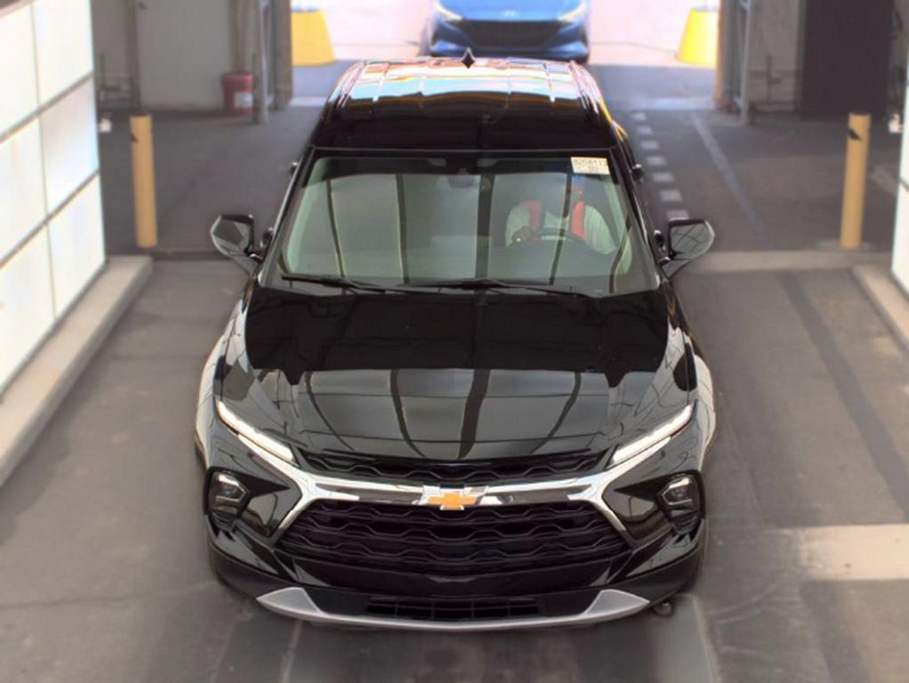 Used 2024 Chevrolet Blazer LT w/ Convenience Package FWD image 2